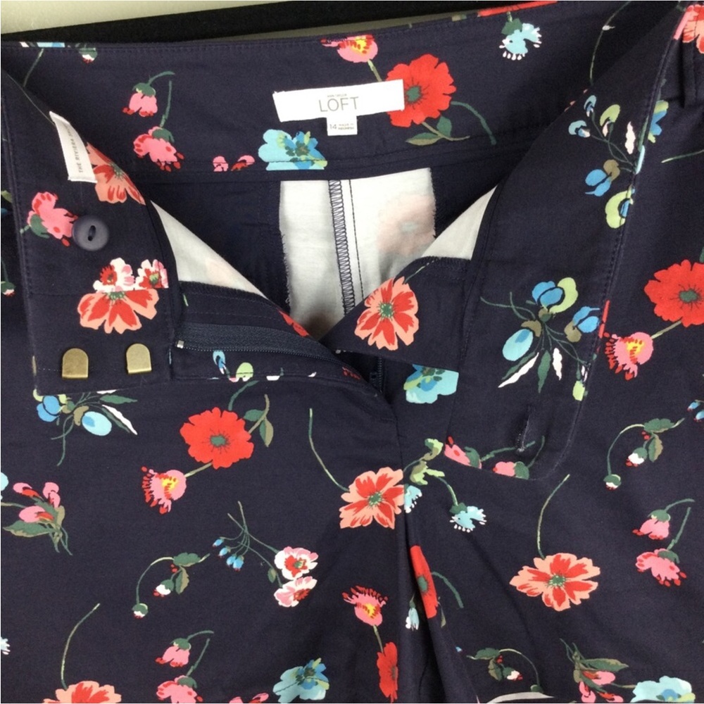 Loft Riviera Floral Print Classic Fit 4” Navy Shorts Size 14 - Picture 7 of 10